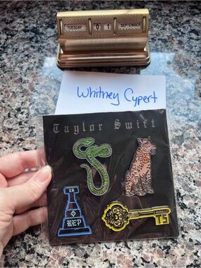 Taylor Swift reputation Pins Sealed